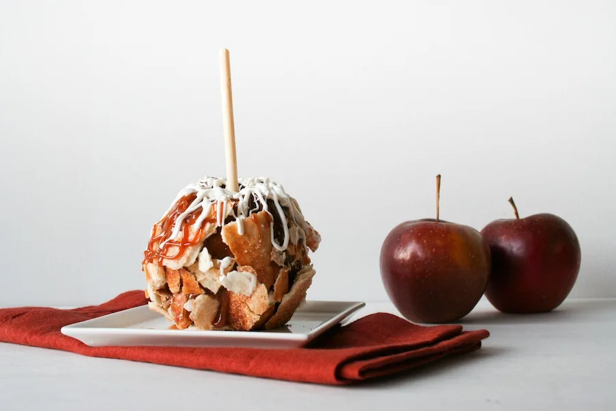 Apple Pie Caramel Apple Recipe // Legal Miss Sunshine