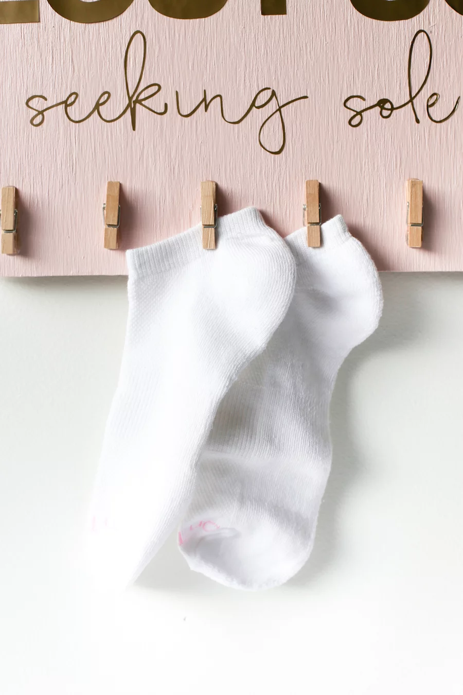 DIY Lost Socks Sign Tutorial // Salty Canary