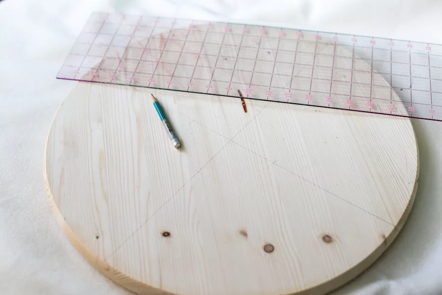 Hate the brown, ugly cat scratching posts? DIY one! And make it pink ombre! // saltycanary.com