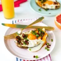 chicken sausage and topped with an egg, bacon, green onions, and cheese! They are sure to be a hit at your next brunch! | saltycanary.com