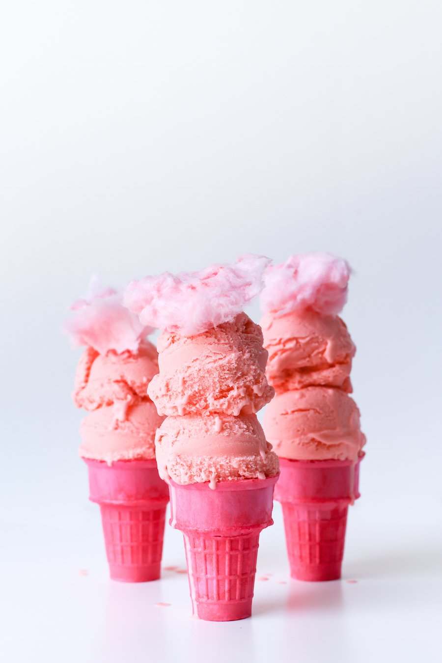 Ready to try THE ice cream flavor of summer: Cotton Candy Ice Cream! It reminds me of the state fair and theme parks! // saltycanary.com