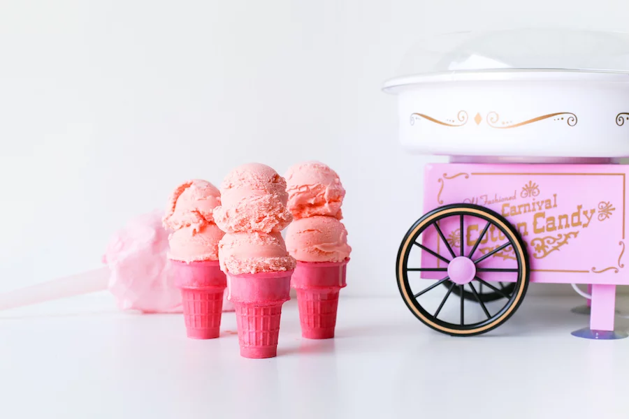 Ready to try THE ice cream flavor of summer: Cotton Candy Ice Cream! It reminds me of the state fair and theme parks! // saltycanary.com