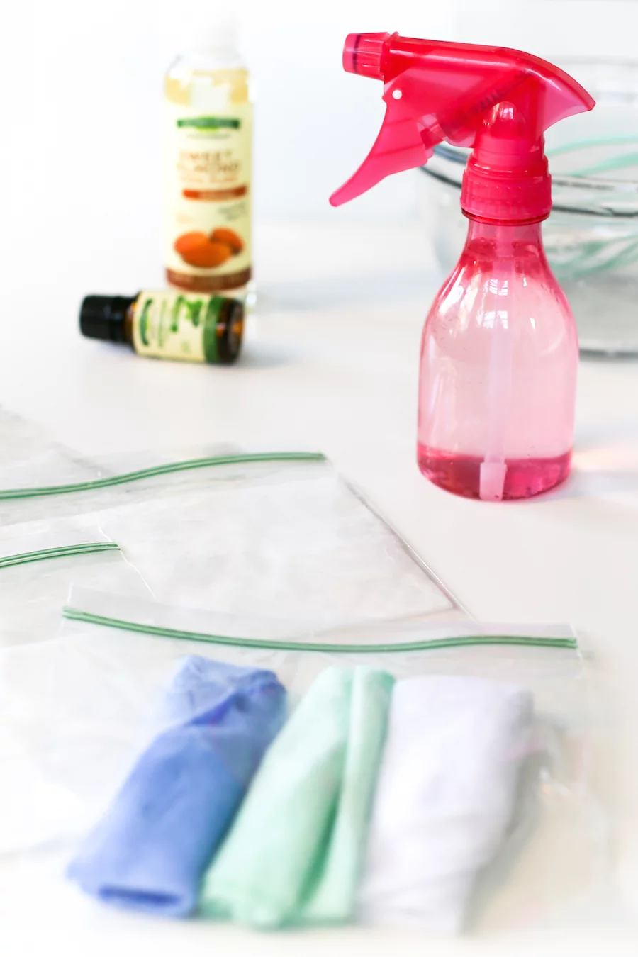 Hot summer day? Cool off with these DIY Cooling Peppermint Wipes // Salty Canary