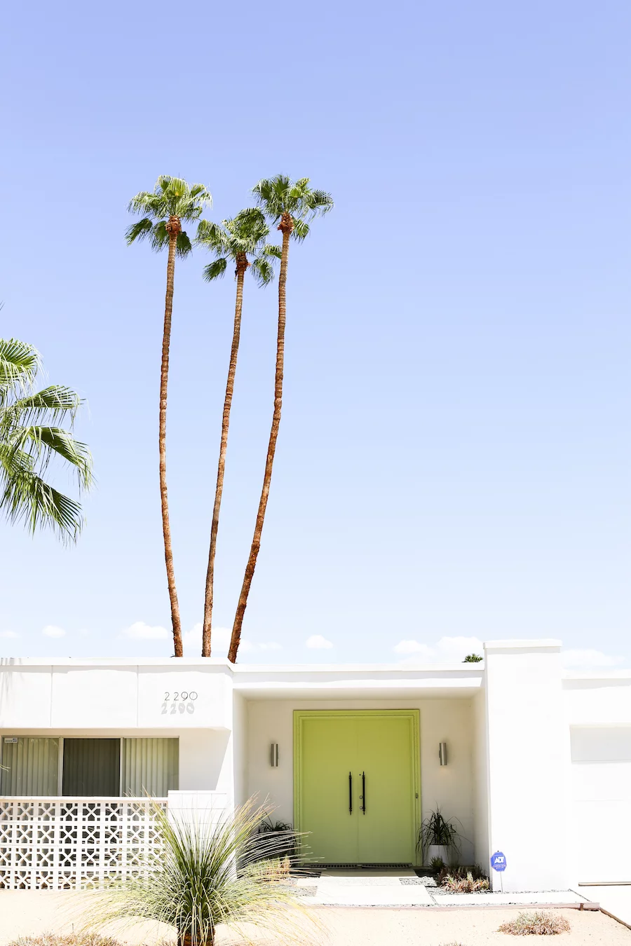 Take a Palm Springs Door Tour to see all the bright & colorful midcentury modern front doors, Instagram Photos, Insta-worthy, Driving Tour, Architecture Tour, Weekend Trip, Palm Springs Guide, Travel Guide, What to do in Palm Springs, Walking Door, Photo Tour, That Pink Door Address, Free Printable Map, Salty Canary 