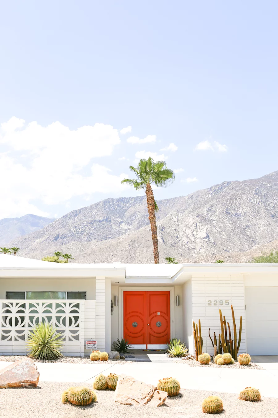 Take a Palm Springs Door Tour to see all the bright & colorful midcentury modern front doors, Instagram Photos, Insta-worthy, Driving Tour, Architecture Tour, Weekend Trip, Palm Springs Guide, Travel Guide, What to do in Palm Springs, Walking Door, Photo Tour, That Pink Door Address, Free Printable Map, Salty Canary 