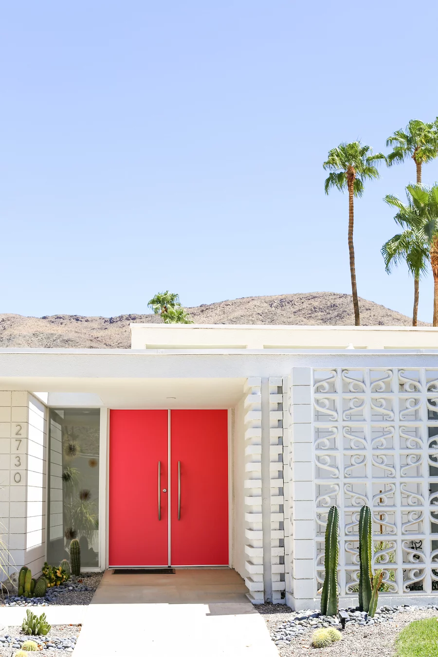 Take a Palm Springs Door Tour to see all the bright & colorful midcentury modern front doors, Instagram Photos, Insta-worthy, Driving Tour, Architecture Tour, Weekend Trip, Palm Springs Guide, Travel Guide, What to do in Palm Springs, Walking Door, Photo Tour, That Pink Door Address, Free Printable Map, Salty Canary 