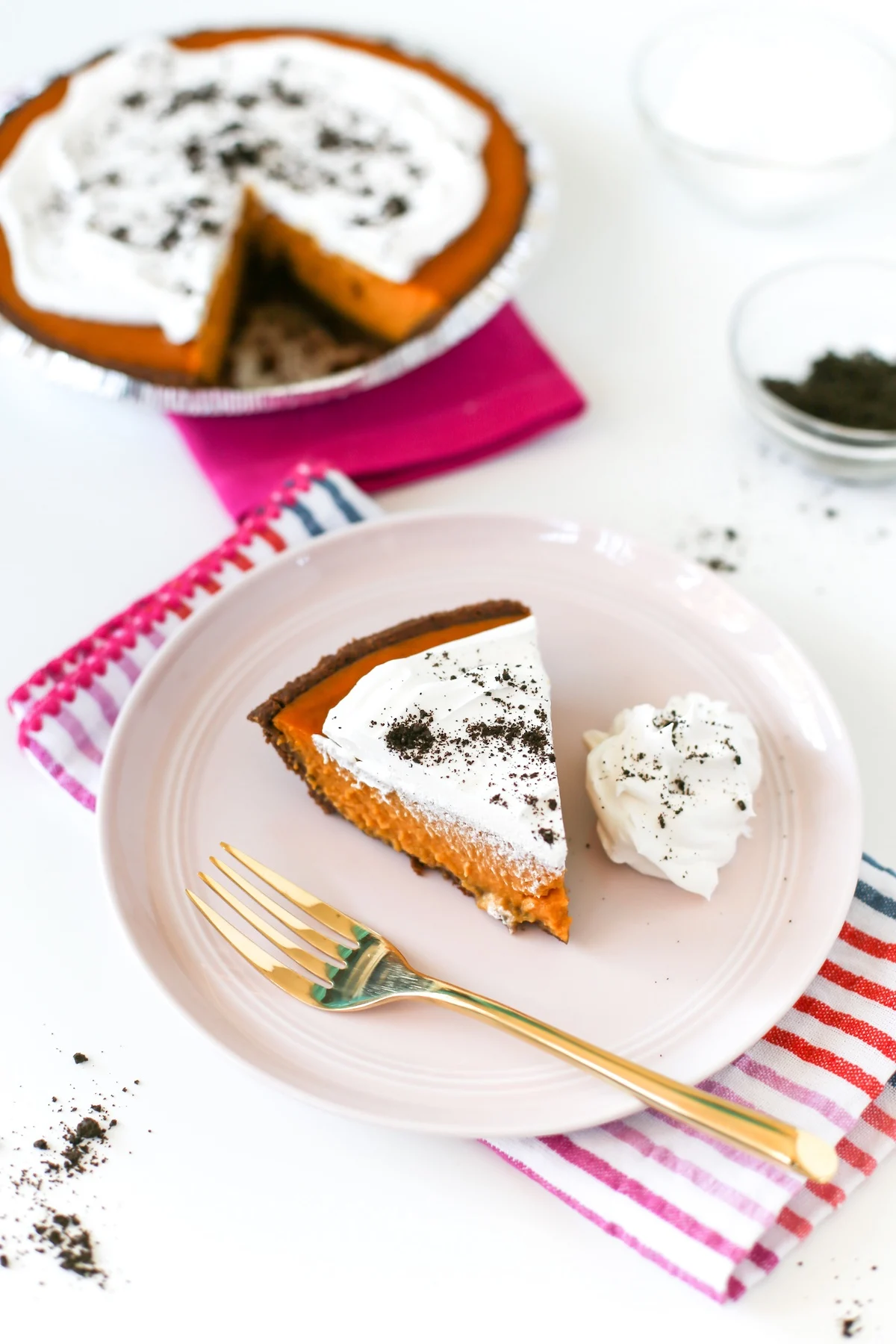 How to Host a Friends-Themed Friendsgiving Party : Food Network