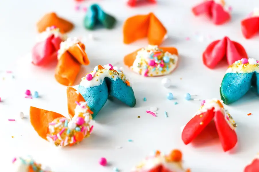 Colorful New Year's Eve Resolution (Fortune) Cookies // Salty Canary