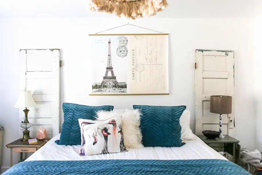 Shelves above shop bed safe